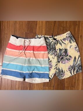 *Bundle of 2 Boys' Striped & Floral Swim Shorts